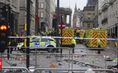Car rams into crowd during Liverpool victory parade; several injured, man arrested